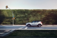 Volvo XC40 Recharge P8 AWD in Glacier Silver,