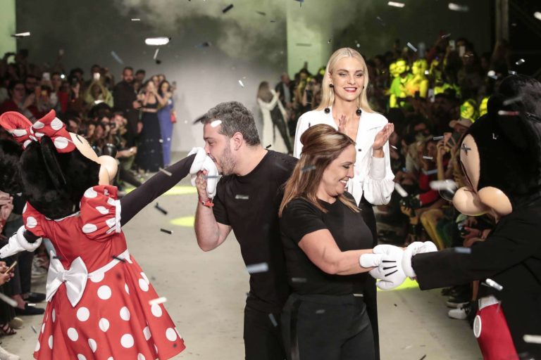 DESFILE  ÁGUA DE COCO NA SPFW E Mickey 90