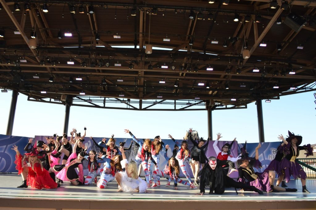 Dullius Dance dança na Califórnia pelo Disney Performing Arts