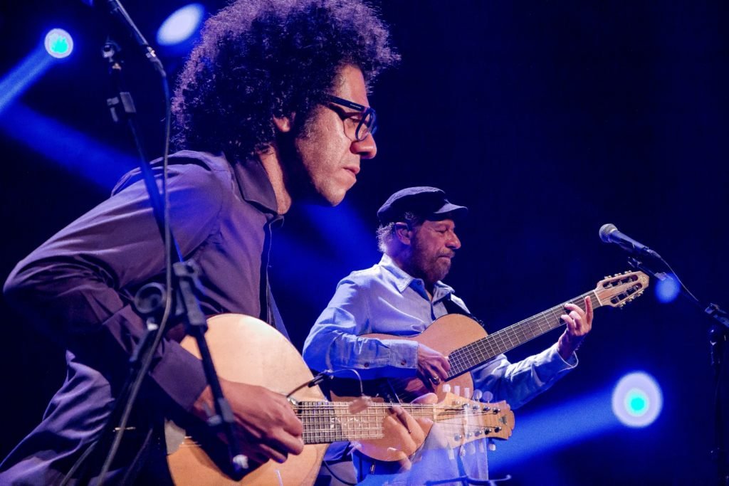 João Bosco e Hamilton de Holanda no Teatro da Caixa