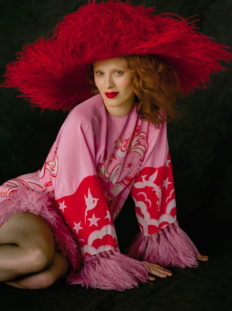 Supermodelo Karen Elson é a capa da Vogue Brasil de fevereiro