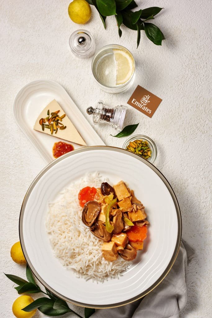 Emirates serve mais de 20.000 refeições veganas a bordo durante o 'Veganuary'  Pedidos de refeições veganas a bordo aumentaram em mais de 40% em janeiro 