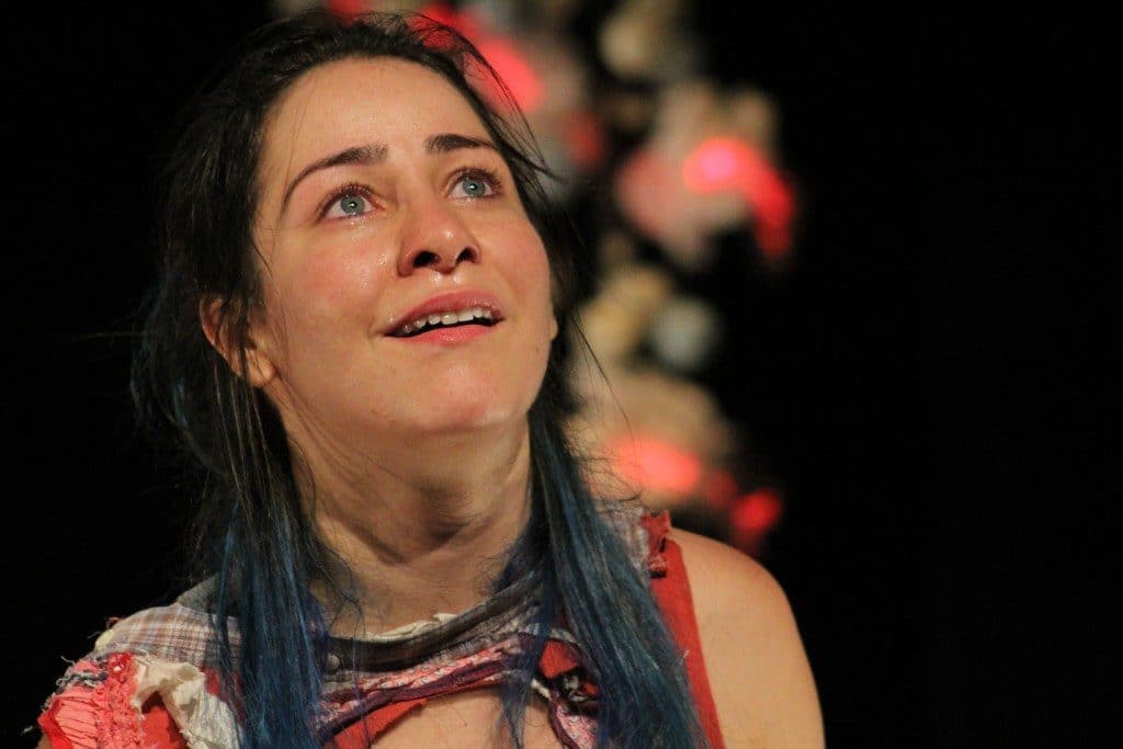 CÁLCULO ILÓGICO com direção de Daniel Herz solo de Jéssika Menkel