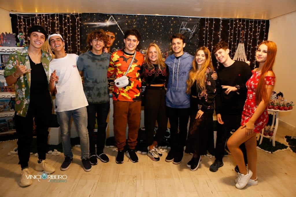 Ator Gabriel Felipe, O Ezri da Novela Jezabel, comemora aniversário com festa repleta de famosos no Rio