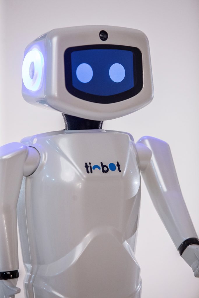 Nova geração do robô com Inteligência Artificial e coração brasileiro chega ao mercado