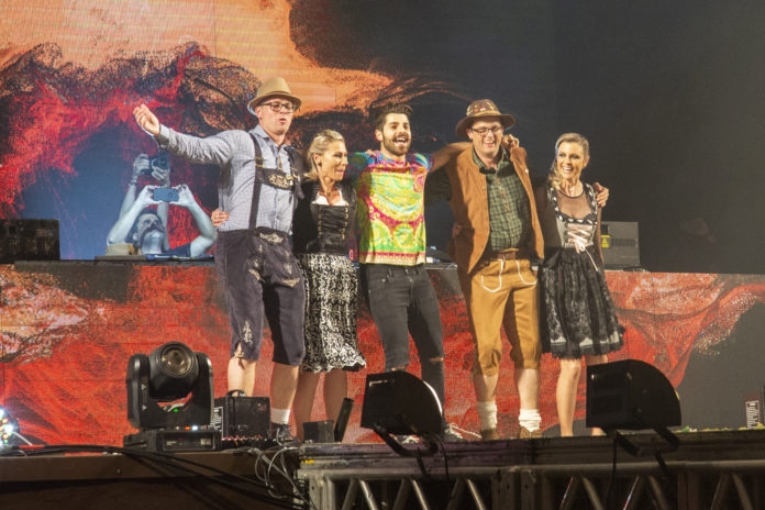 Alok surpreende o público e faz doação durante Oktoberfest de Igrejinha