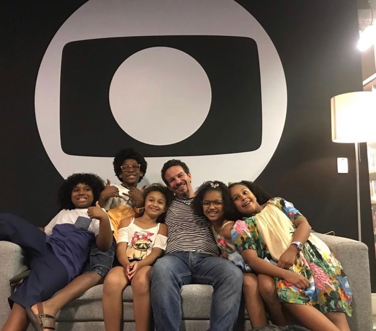 Conheça Ricardo Connti, o ator, diretor e atual preparador de elenco do Especial de Natal da Globo