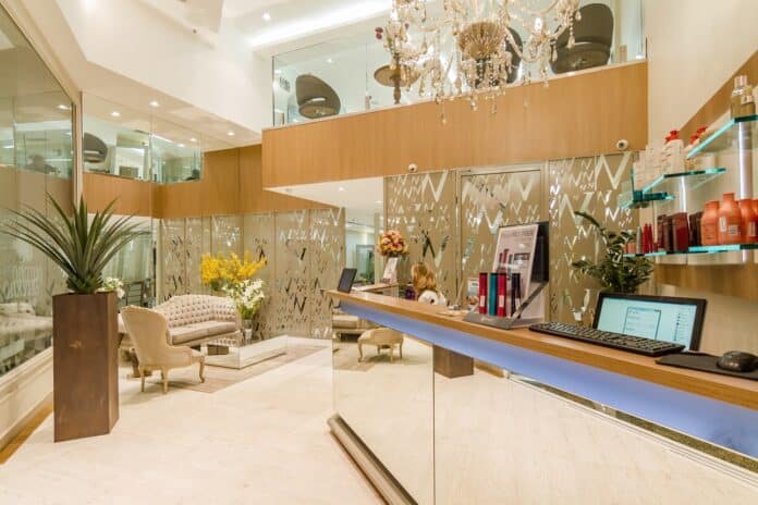 Rede de salão de beleza oferece descontos de até 50% no mês de Black Friday