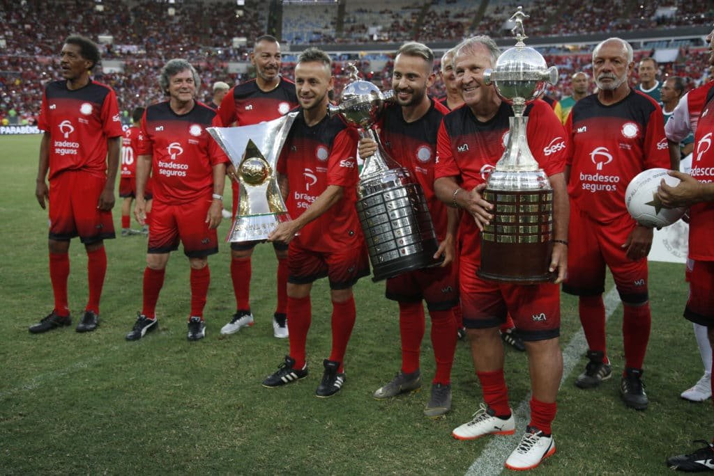 Jogo das Estrelas lota o Maracanã em dia de celebração da cultura do futebol