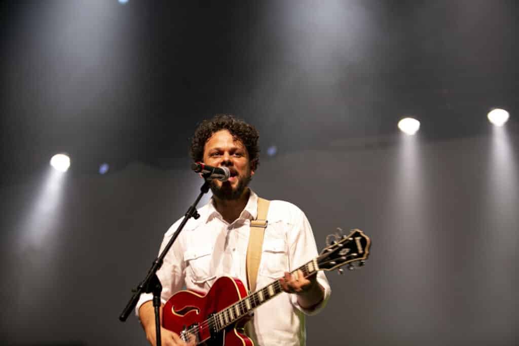 Marcos Almeida lança álbum  “Lá de Casa” no Rio de Janeiro