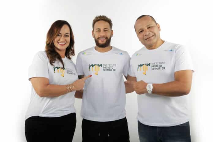 Família de Neymar Jr. celebra aniversário de 5 anos do início de aulas do Instituto Projeto Neymar Jr.
