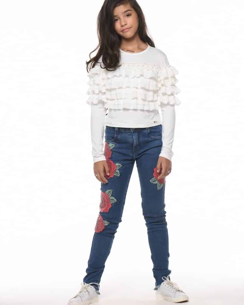 Giovanna brilhante no Show de Talentos do Cine Estrelas