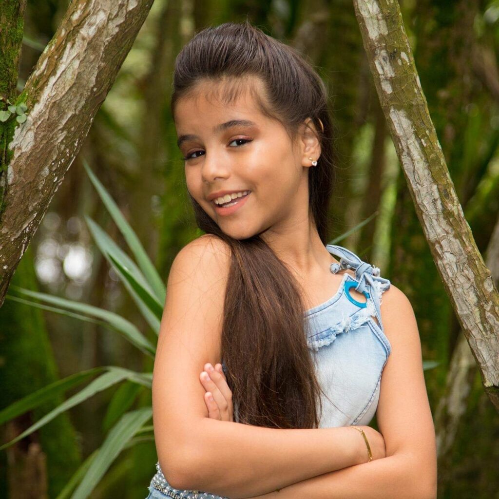 Giovanna brilhante no Show de Talentos do Cine Estrelas