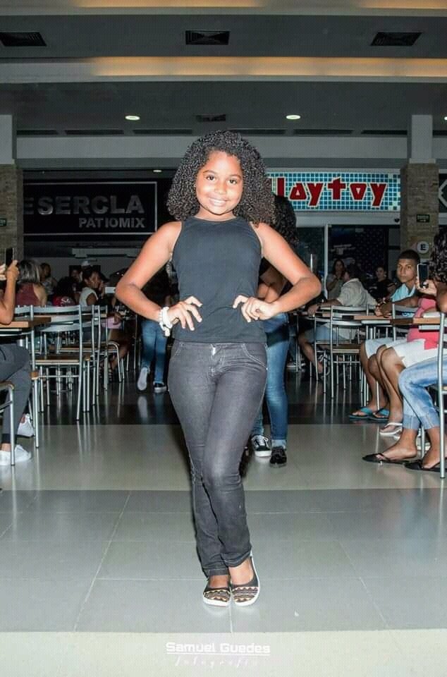 Isabeliy Riana no Show de Talentos do Cine Estrelas