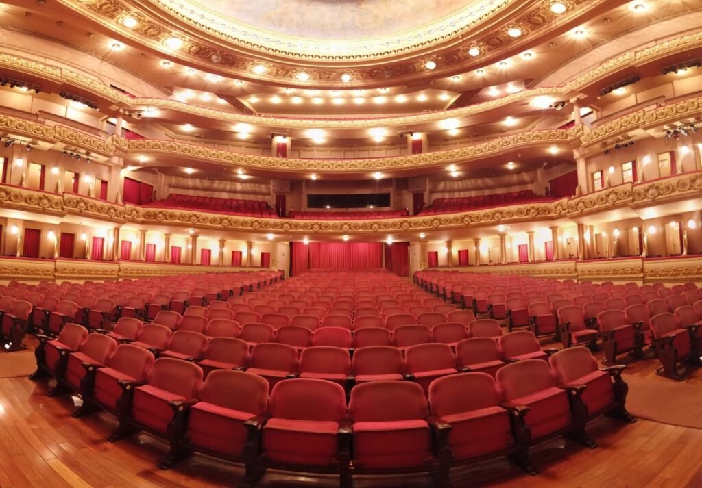 Theatro Municipal do RJ lança o primeiro tour virtual de graça para a população