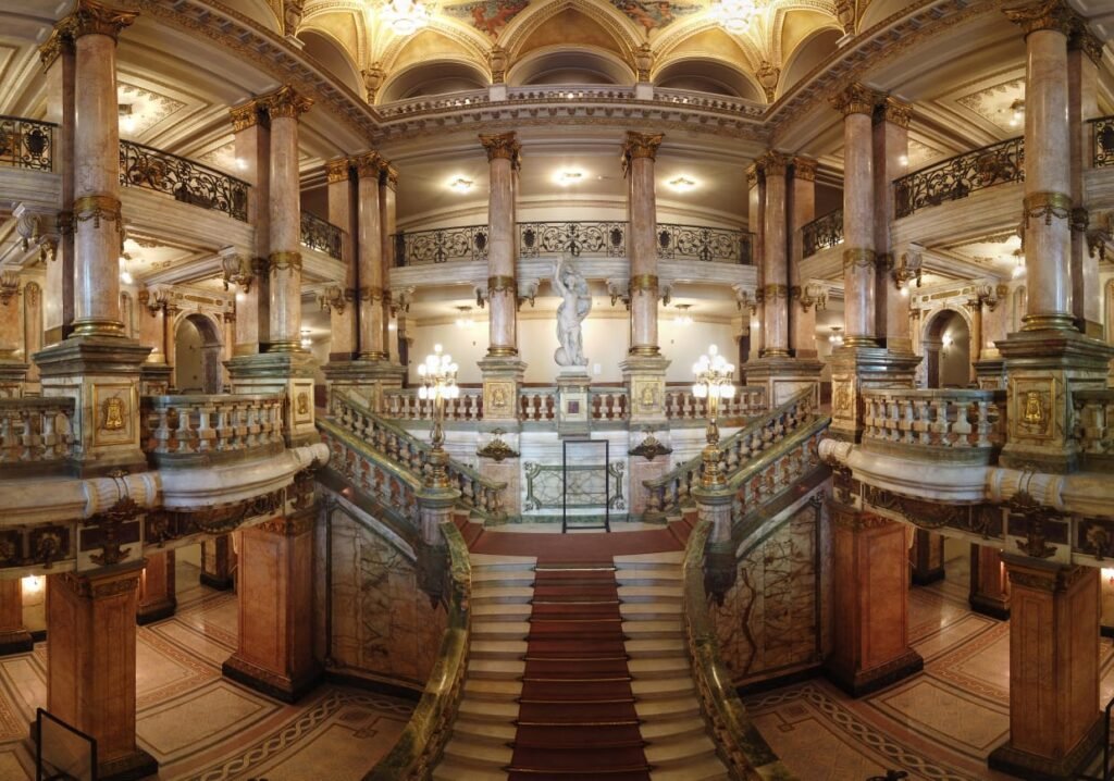 Theatro Municipal do RJ lança o primeiro tour virtual de graça para a população