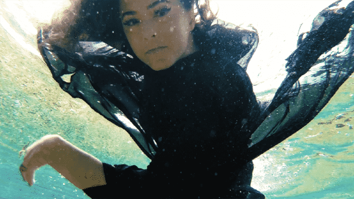 Gabi Doti mostra, com poesia, a visão da cantora e compositora sobre o Alzheimer