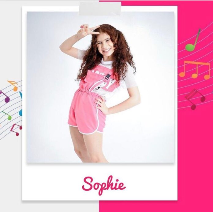 Sophie Tenório integra o grupo musical Colors Teens