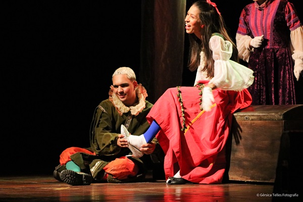 Única apresentação de Cinderela no Teatro Fashion Mall, dia 05 de maio