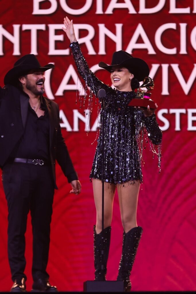 Ana Castela vence o Grammy Latino com o álbum “Boiadeira Internacional” A artista concorreu na categoria “Melhor Álbum de Música Sertaneja”