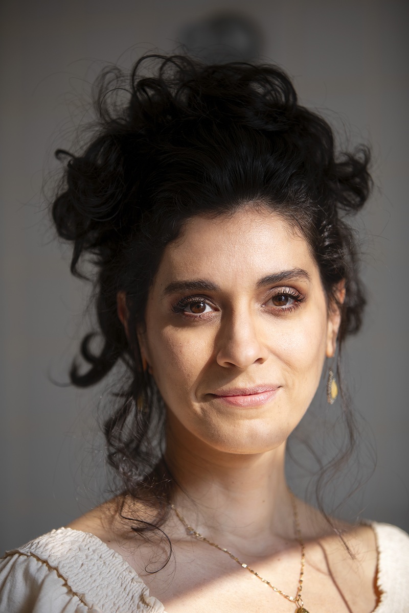 Em 2017, Egberto Gismonti completou 70 anos e sua filha, a pianista Bianca Gismonti, sentiu que a maior homenagem e o maior presente seria o de tocar a sua música. “Foi um período de intensa emoção, já que as suas composições traduzem parte da minha história pessoal. Desde o meu nascimento - e até hoje - venho acompanhando de perto as suas infinitas sementes desabrocharem em árvores grandiosas”, conta a artista. O Bianca Gismonti Trio vai fazer o show de lançamento do disco “Gismonti 70” dia 22/06 no Blue Note Rio e 02/07 no Blue Note São Paulo. No repertório, músicas como “Palhaço”, “Lôro”, “Maracatú” de Egberto. O show do Rio terá as participações especiais de Jane Duboc (voz) e Frank Colón (percussão) e, em São Paulo, de Vanessa Moreno (voz) e Caíto Marcondes (percussão).