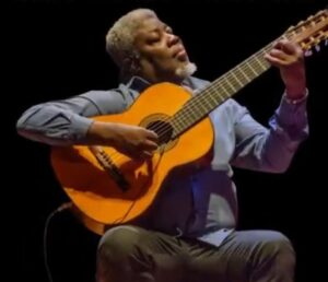 Moyseis Marques e Carlinhos 7 Cordas no palco do Palácio da Música, Flamengo