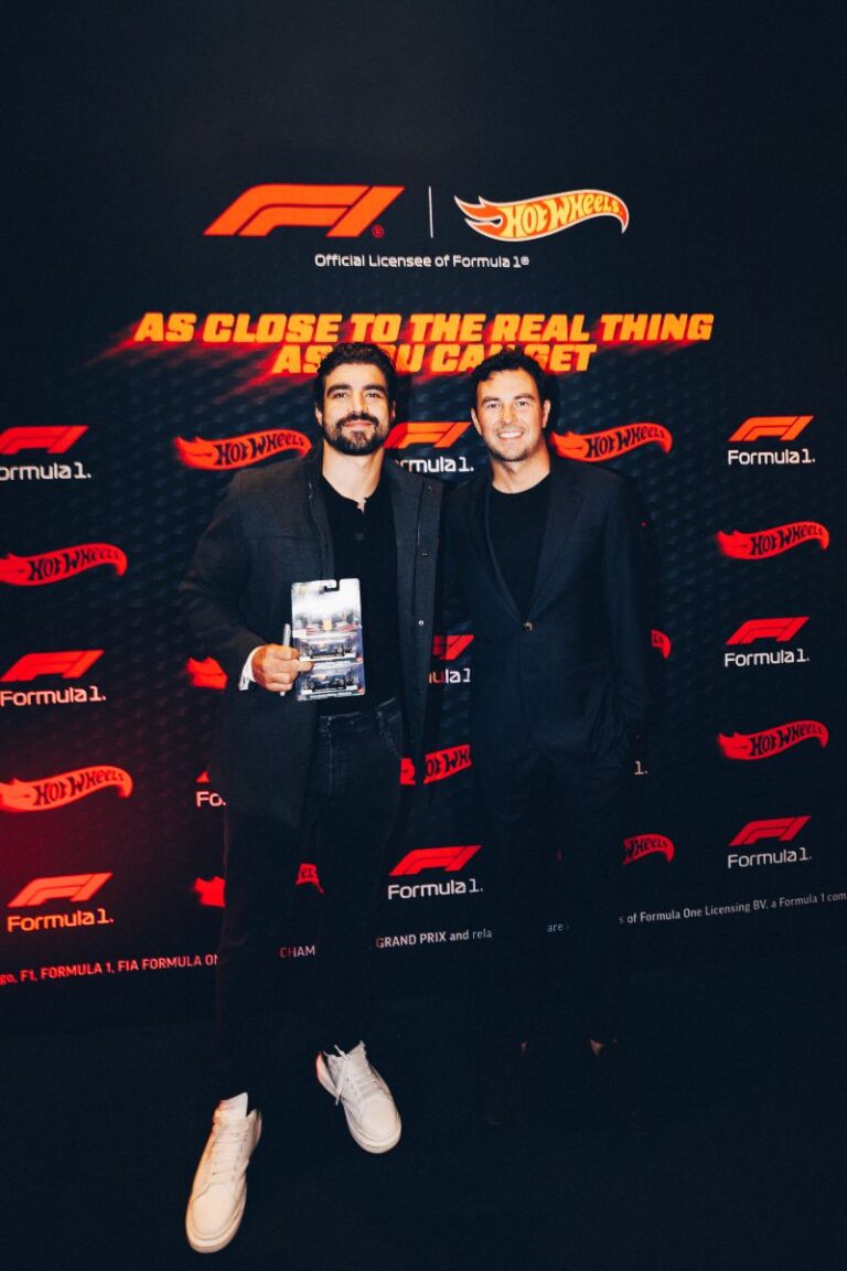 Caio Castro e Sergio “Checo” Pérez no lançamento Hot Wheels Fórmula 1® no Museu Soumaya