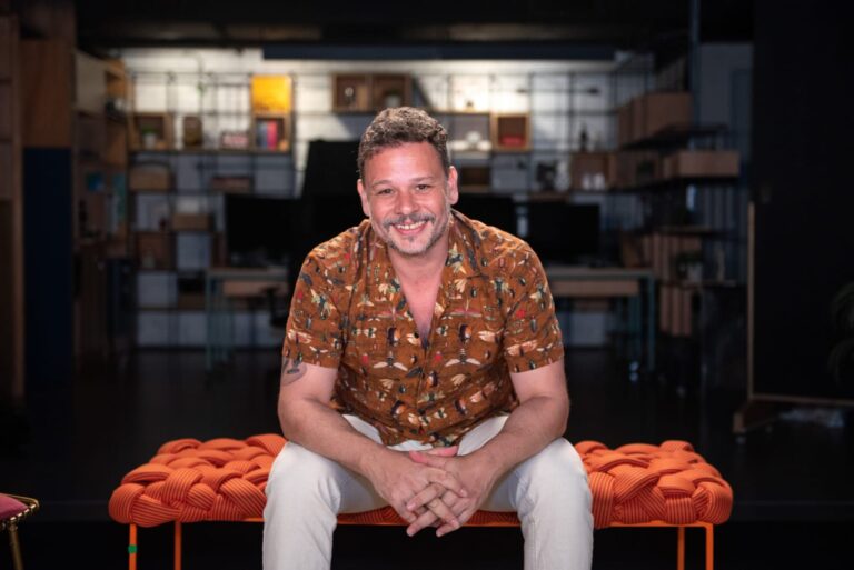 Moyseis Marques e Carlinhos 7 Cordas no palco do Palácio da Música, Flamengo