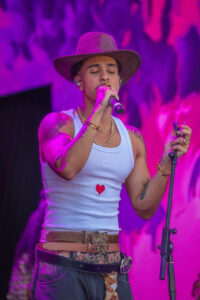  Famosos curtem segundo dia de Rock the Mountain com shows de Liniker, Ney Matogrosso, Chet Faker, Gloria Groove e mais
