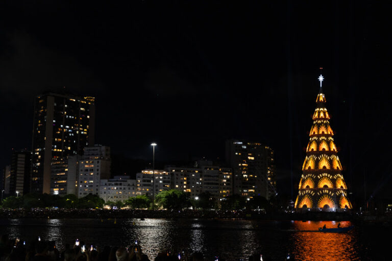 Natal do Rio Ilumina a Enseada de Botafogo Um Novo Ícone do Fim de Ano Carioca