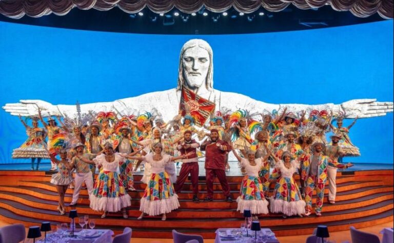 Réveillon Roxy Dinner Show: Arte, Sabor e Luxo em Copacabana para 2026