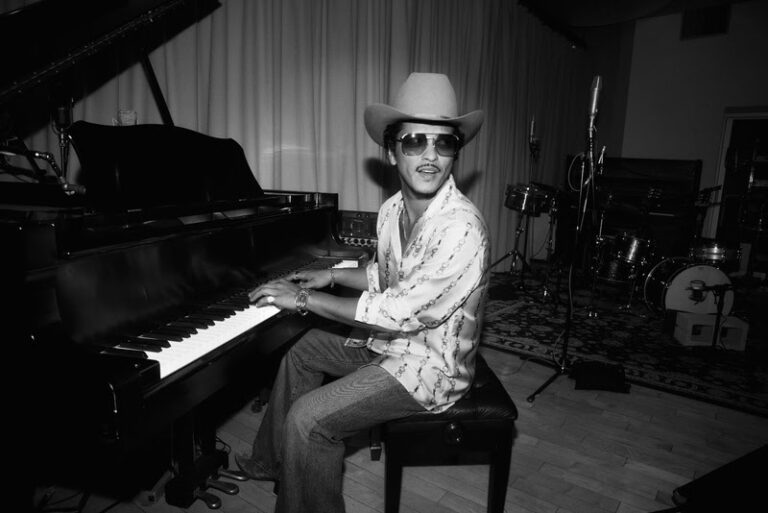 Bruno Mars lança “I Just Might”, novo single e clipe, e anuncia álbum The Romantic e turnê mundial em estádios