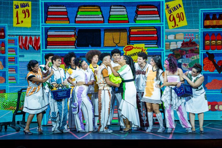 A Emoção da Estreia de Thalita Rebouças no Musical "Fala Sério, Mãe!" no Roxy