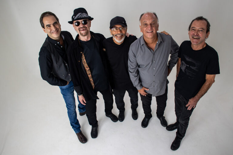 The Fevers: 60 Anos de Rock e Emoção no Teatro Riachuelo, RJ!
