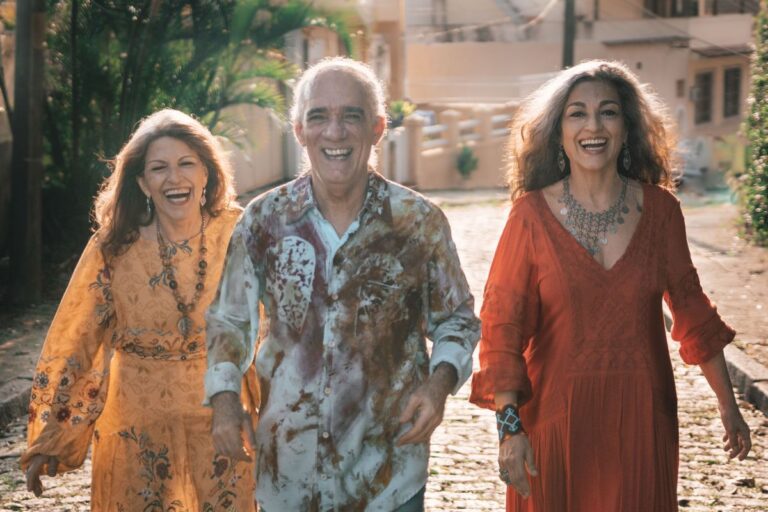 Trio JANAJU Lança Álbum 'Lindeira' e Eclético Show no Teatro Rival!