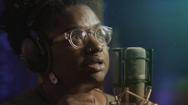 Ellen Oléria celebra a ancestralidade no lançamento de “Filha do Mar (Oh, Yemanjá)”